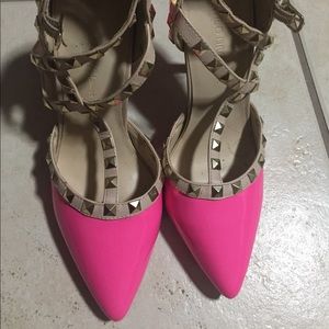 Hot Pink heels in excellent conditions Size 6 1/2